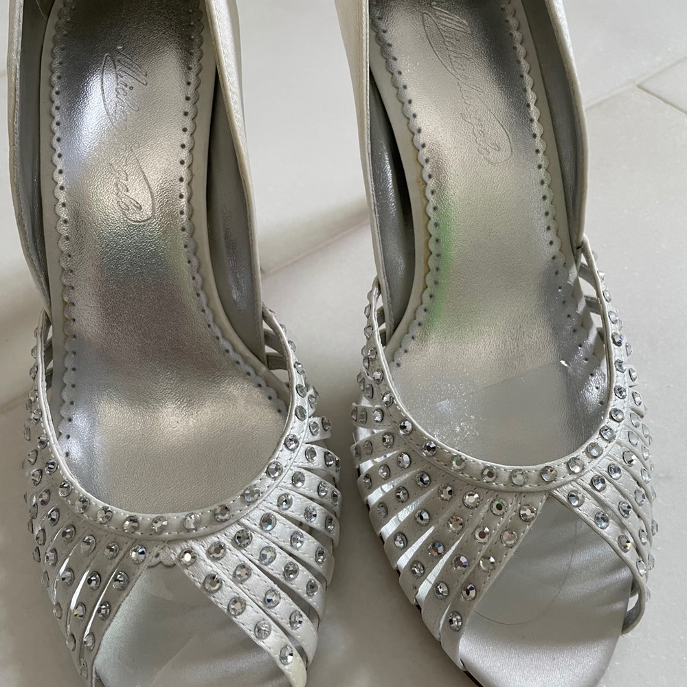 Bridal shoes, high heel, size 7.5, color white